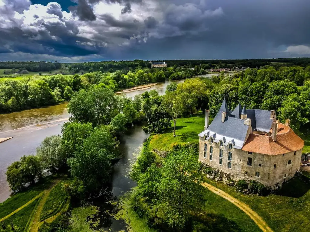 Château de Meauce, château entier à Saincaize-Meauce
