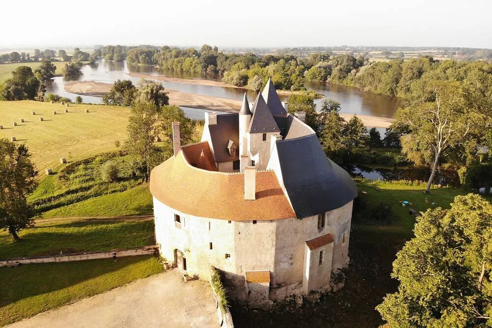 Château de Meauce, château entier à Saincaize-Meauce