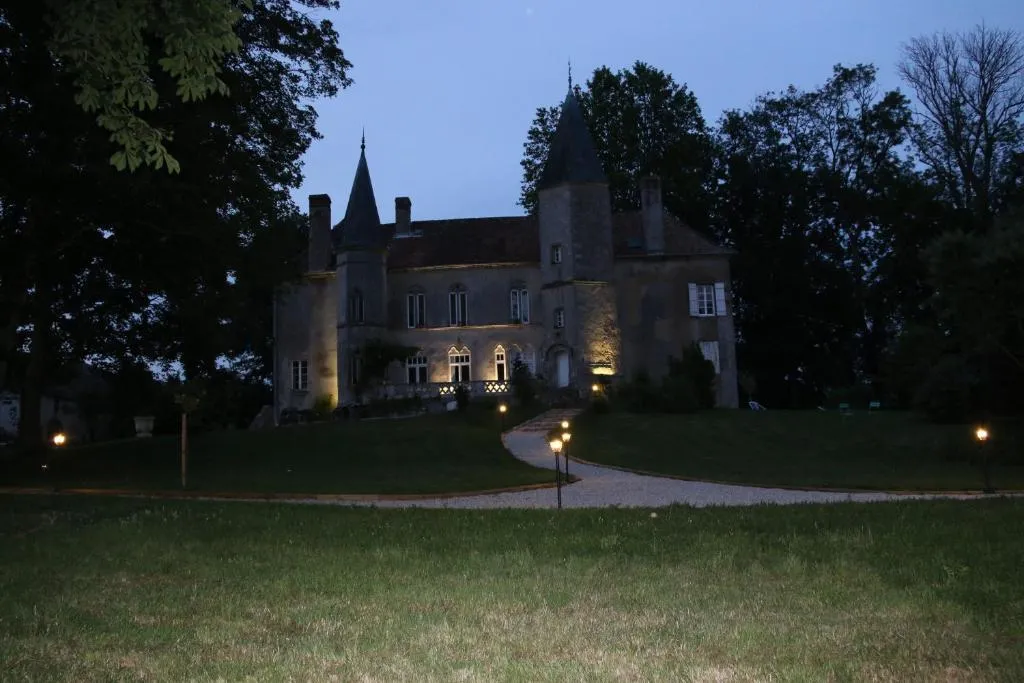 Château de Millery, chambre ou suite de château à Saint-Forgeot