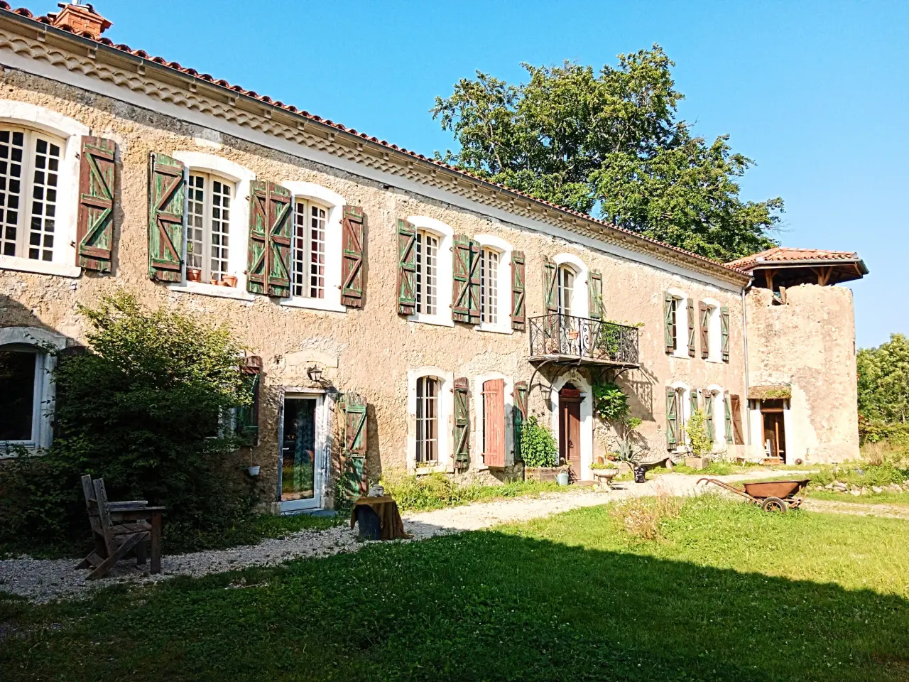 Château de Miramont, château entier à Montesquieu-Avantès