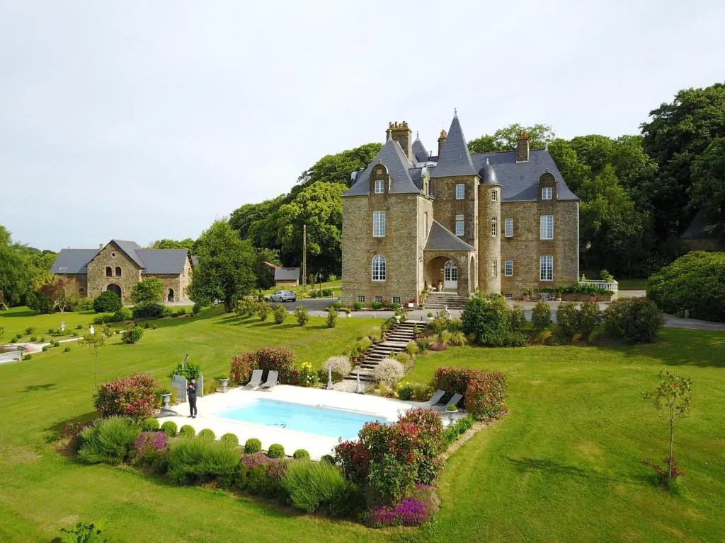 Château de Montbrault, chambre ou suite de château à La Chapelle-Fleurigné