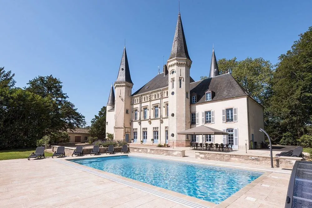 Château de Montrevost, château entier à Cuisery