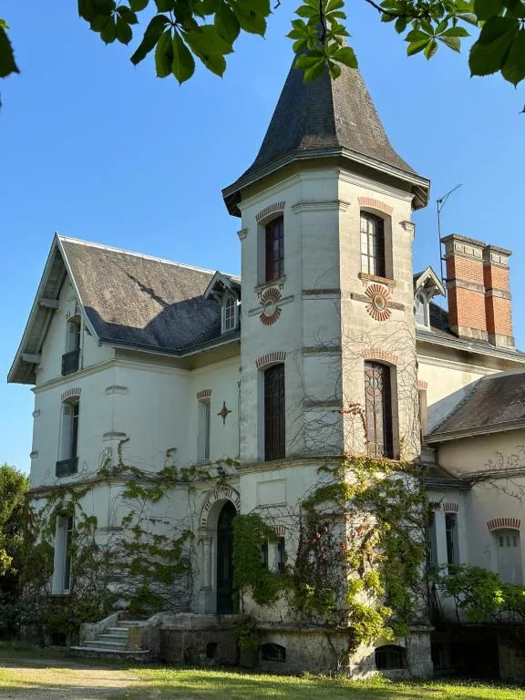 Château de Moulède, chambre ou suite de château à Linars
