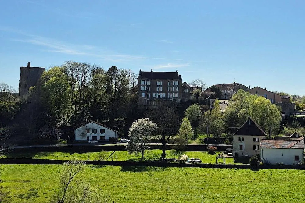 Château de Passavant, château entier à La Basse-Vaivre