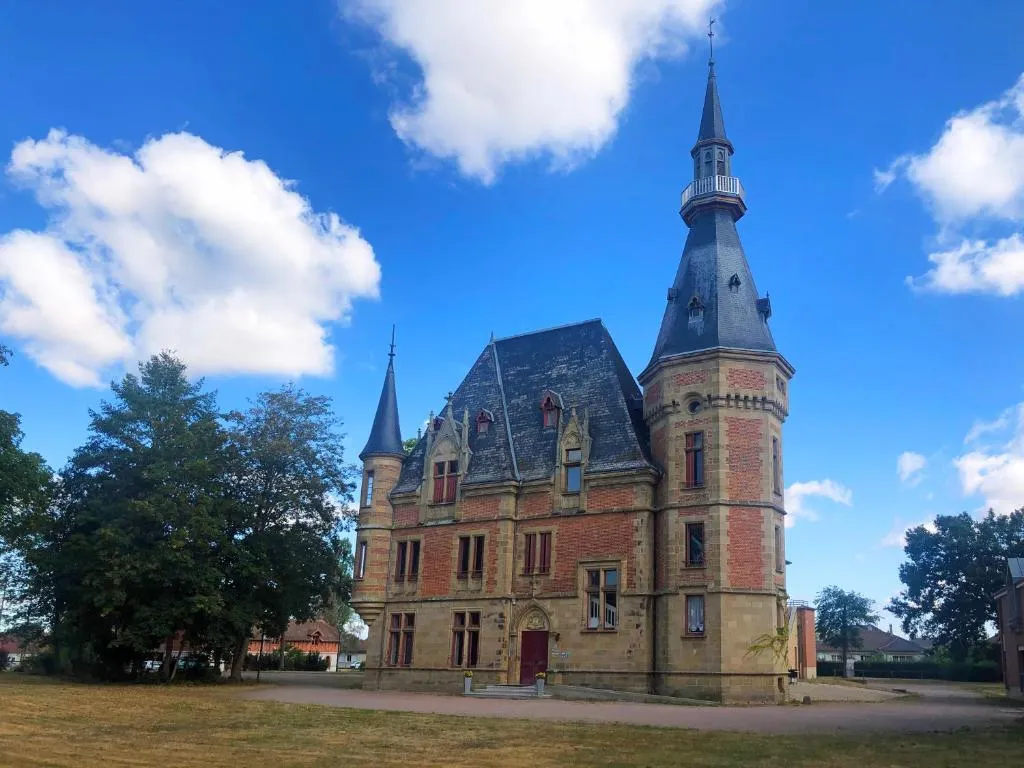 Château de Petit Bois à Cosne-d'Allier, photo 3