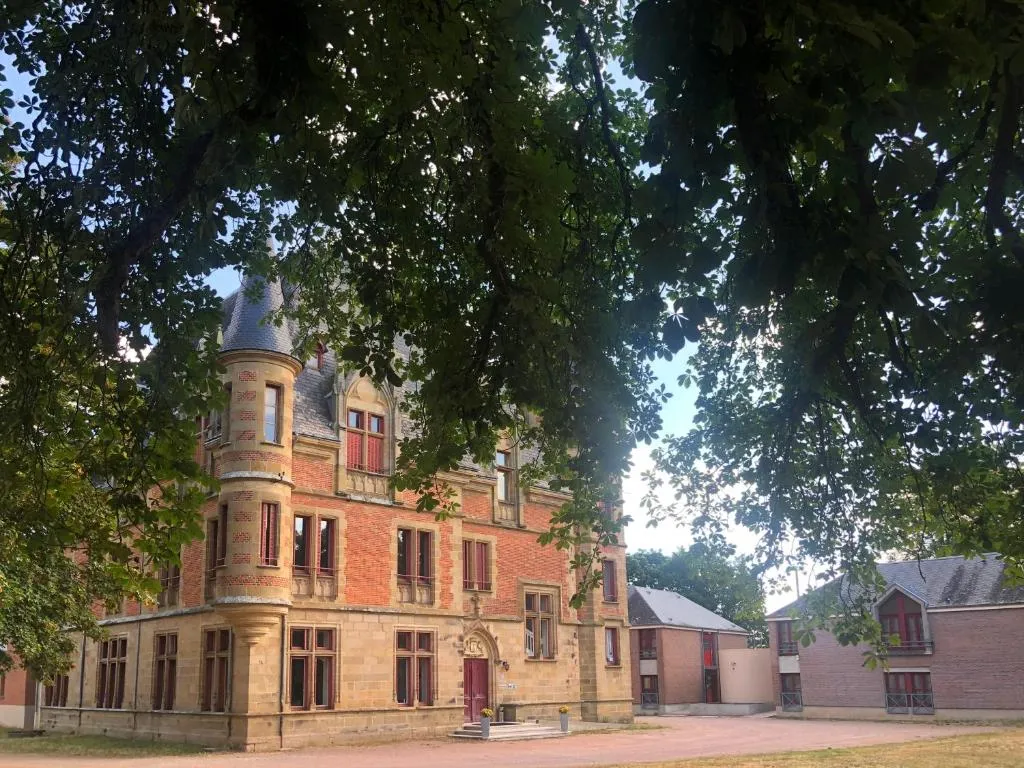 Château de Petit Bois à Cosne-d'Allier, photo 4