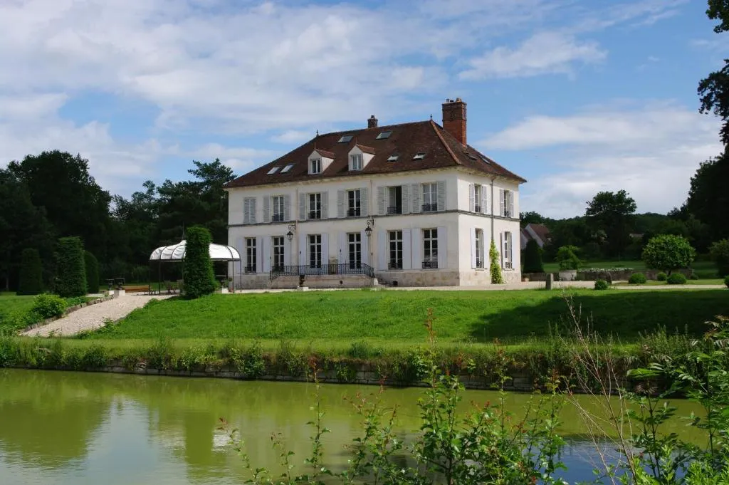 Château de Pommeuse, chambre ou suite de château à Pommeuse
