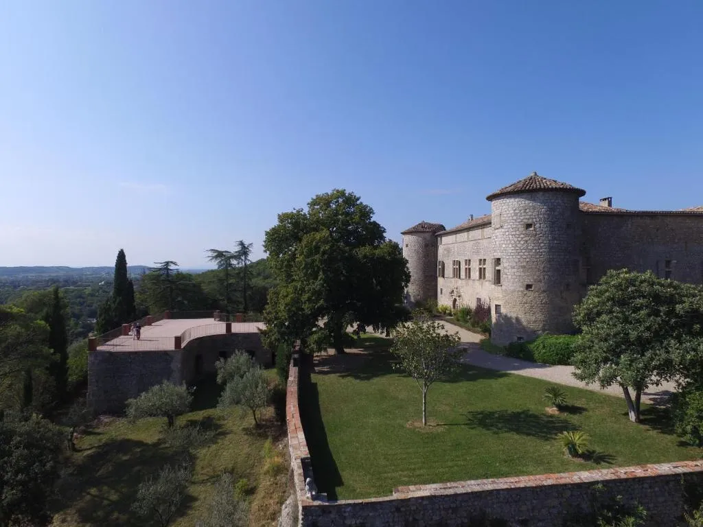 Château de Rousson, chambre ou suite de château à Rousson