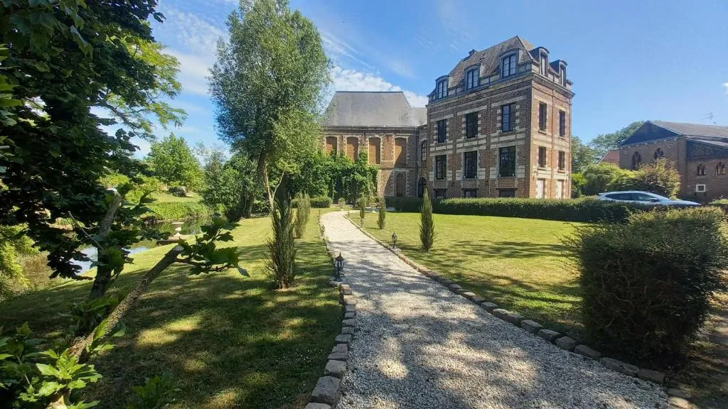 Château de Ruesnes, chambre ou suite de château à Ruesnes