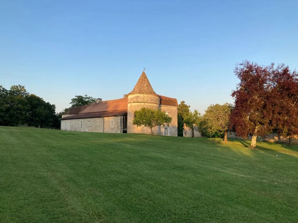 Château de Saint-Martial-Viveyrol, château entier à Saint-Martial-Viveyrol