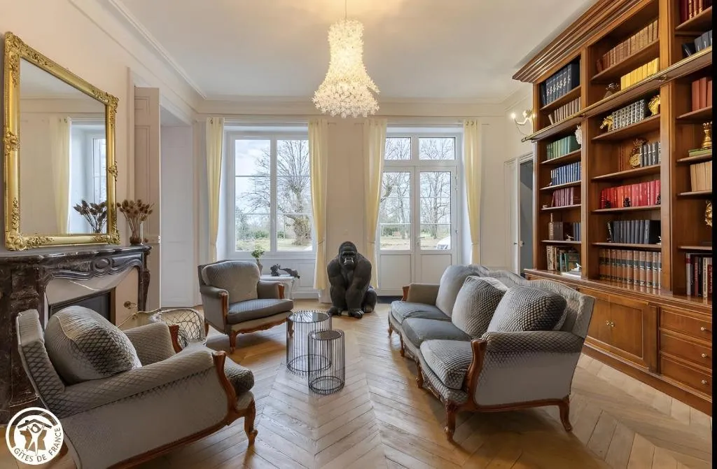 Château de Saint Mayeul, chambre ou suite de château à Joze
