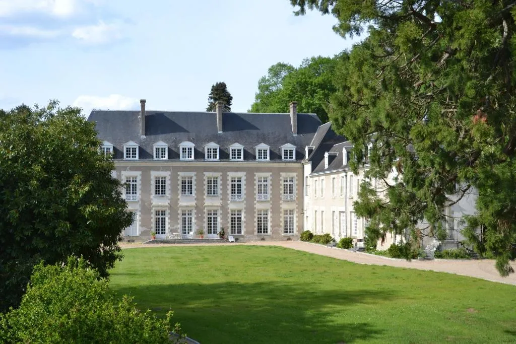 Château de Saint-Ouen-les-Vignes, chambre ou suite de château à Saint-Ouen-les-Vignes