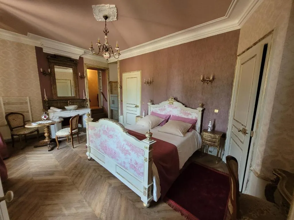 Château de Saint-Sulpice, chambre ou suite de château à Condal