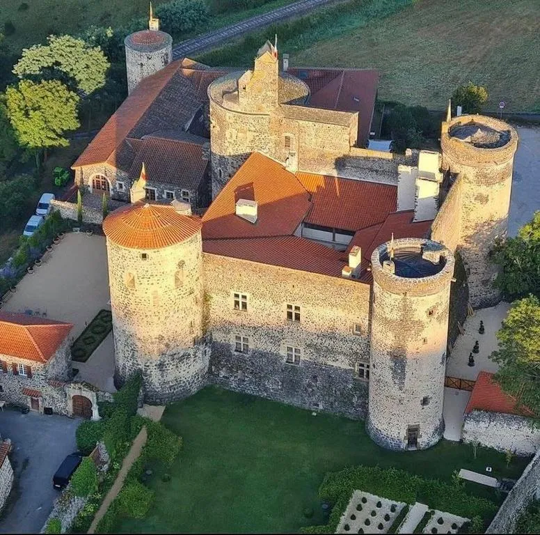 Château de Saint Vidal, chambre ou suite de château à Saint-Vidal