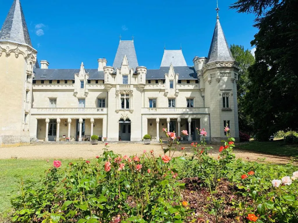 Château de Salvert, gîte de château à Neuillé