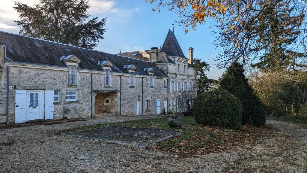 Château de Saugé, chambre ou suite de château à Saivres