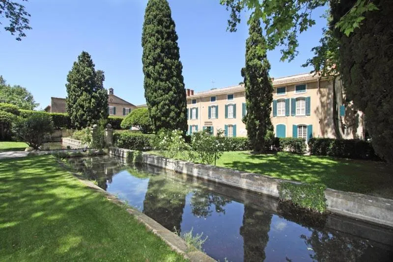 Château de Servanes, chambre ou suite de château à Mouriès