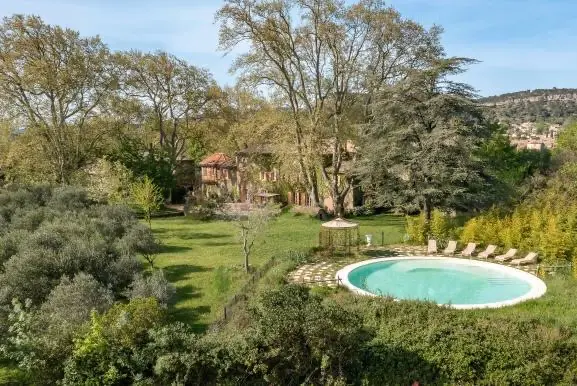 Château de Sienne, château entier à Chusclan