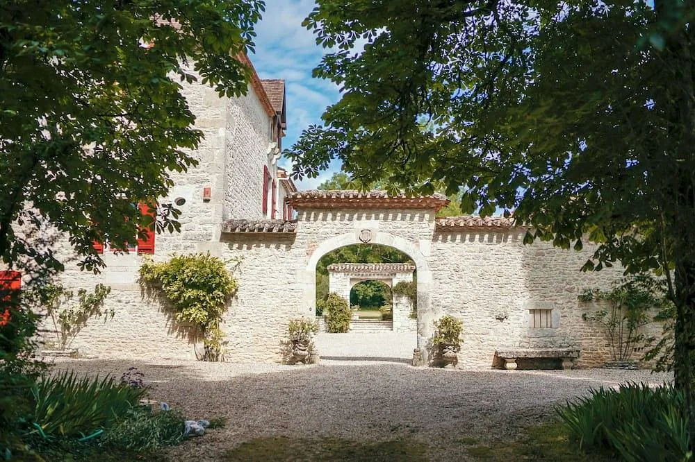 Château de Thézac, château entier à Thézac