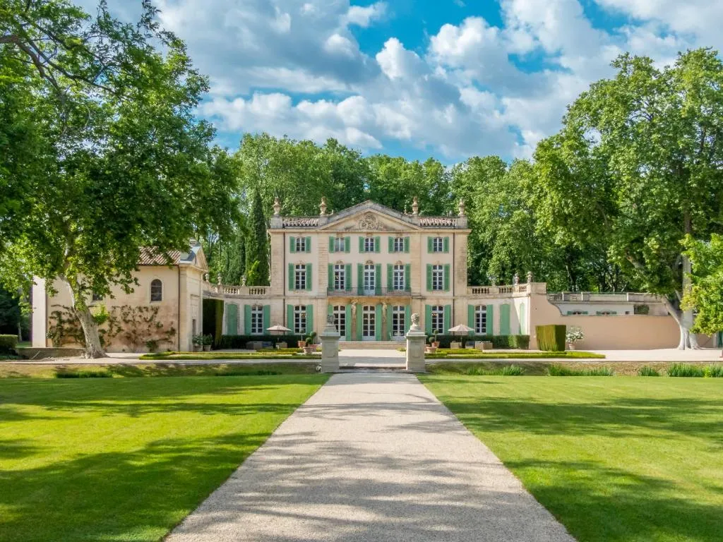 Château de Tourreau, château entier à Sarrians