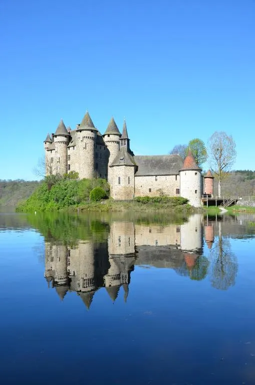 Château de Val, gîte de château à Lanobre