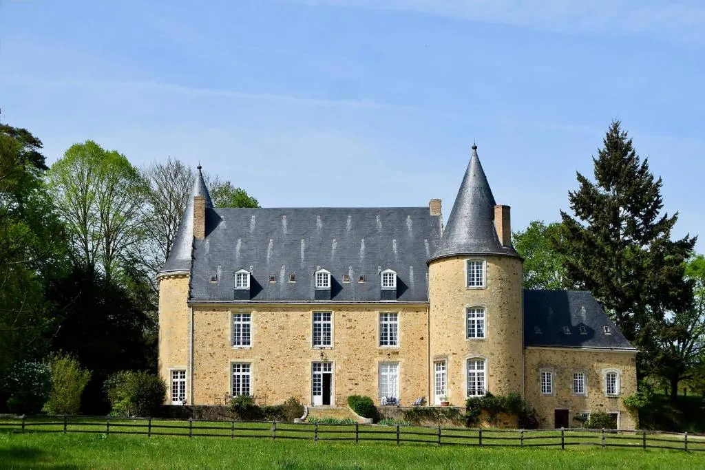 Château de Vaux, chambre ou suite de château à Yvré-l'Évêque