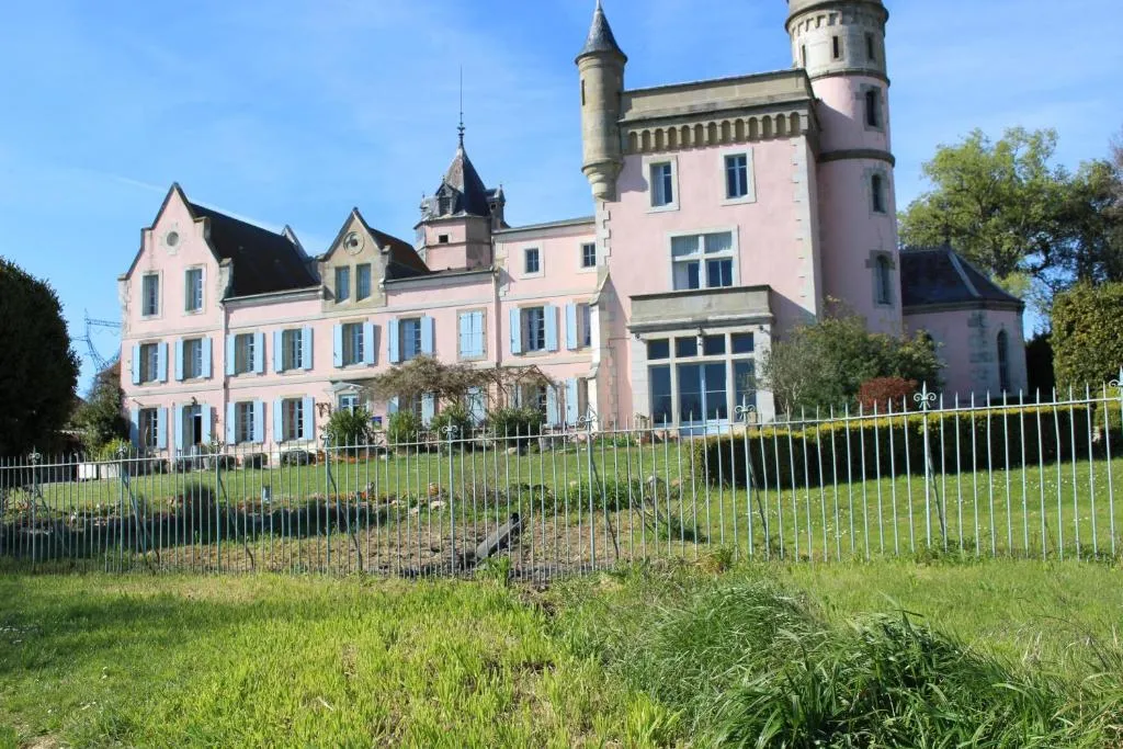 Château de Villeneuve, chambre ou suite de château à Montolieu