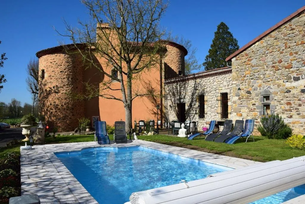 Château des Aiguilles, chambre ou suite de château à Saint-Rémy-de-Chargnat