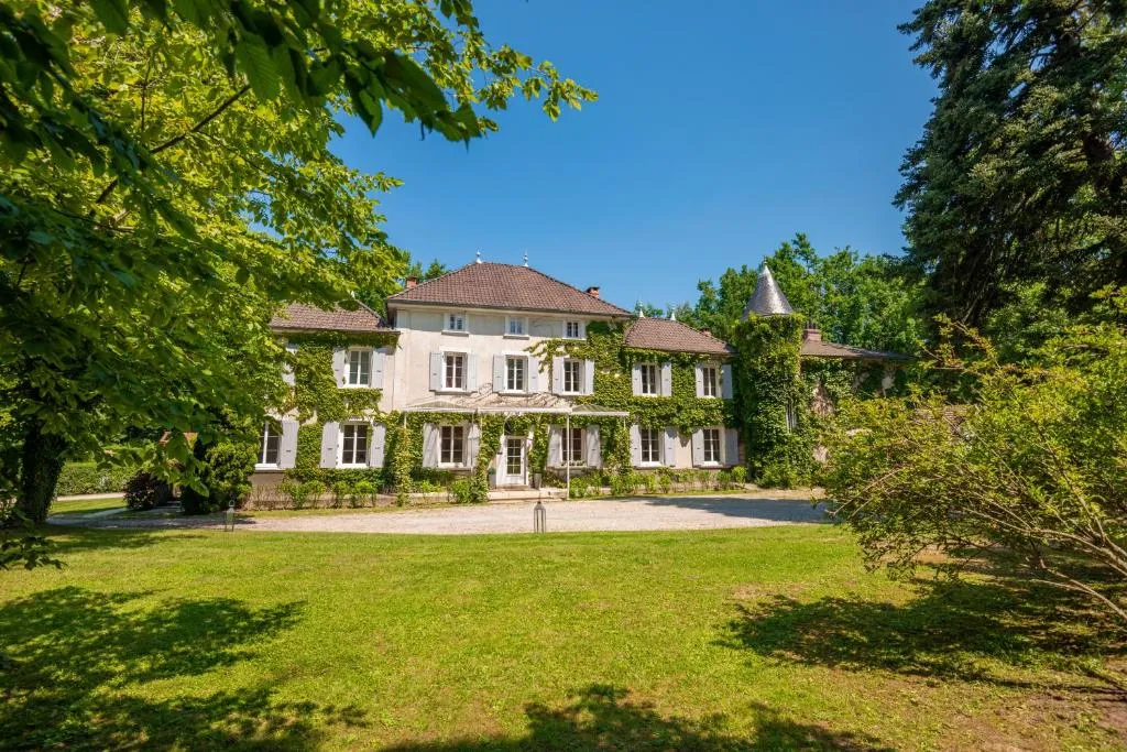 Château des Ayes à Saint-Étienne-de-Saint-Geoirs, photo 2