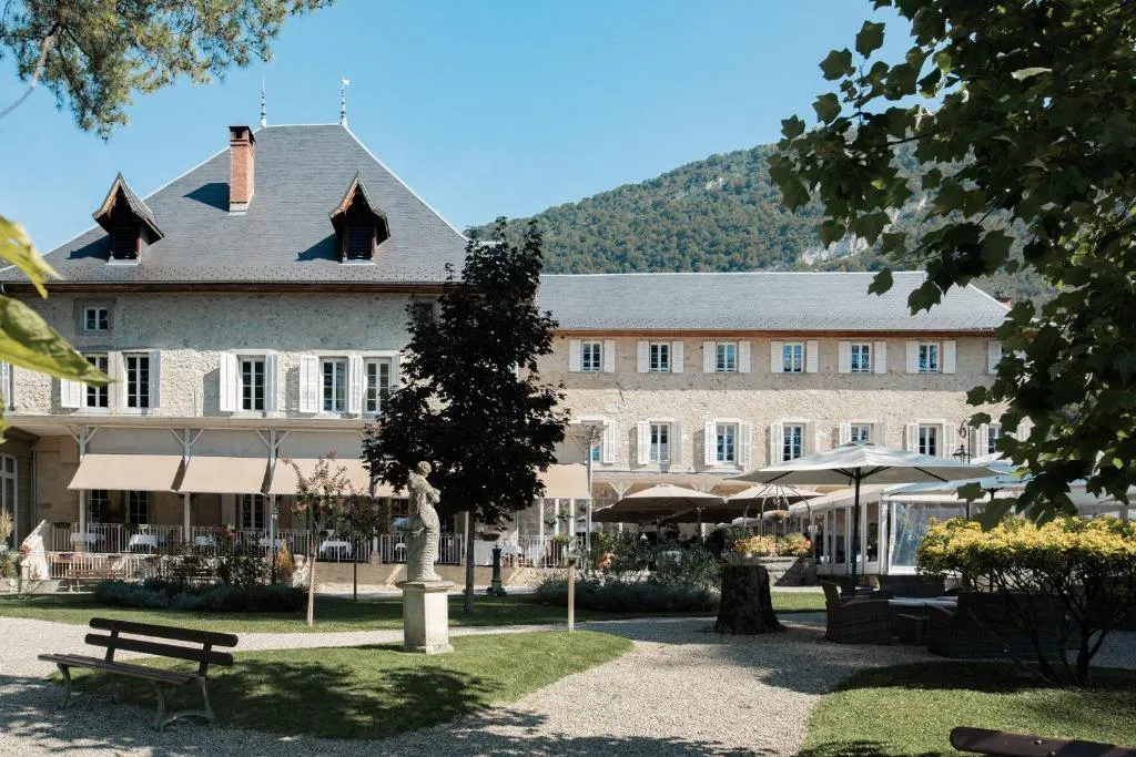 Château des Comtes de Challes, chambre ou suite de château à Challes-les-Eaux