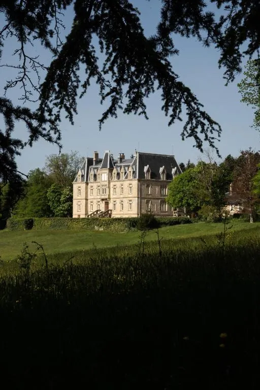 Château des Faugs, chambre ou suite de château à Boffres
