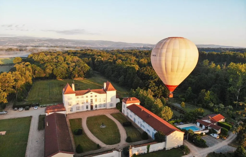 Château des Perichons, chambre ou suite de château à Poncins