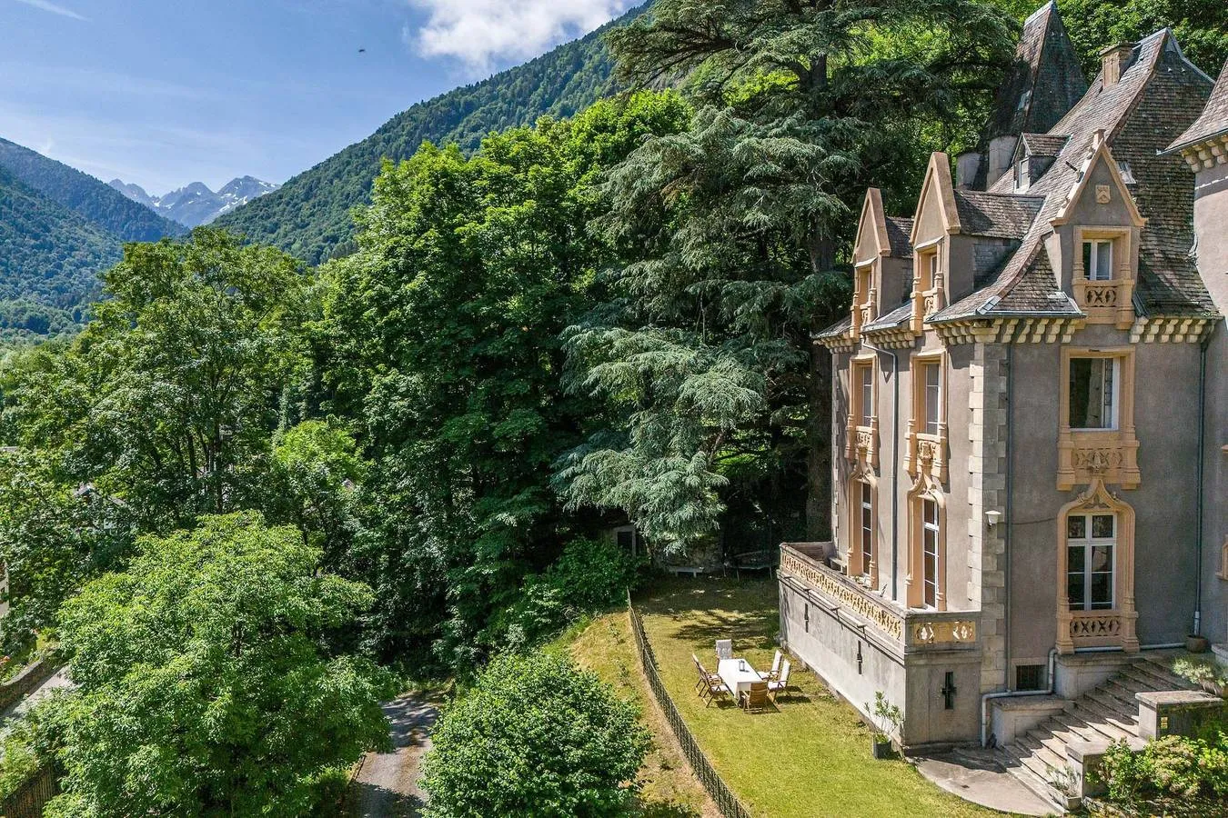 Château des Pyrénées, château entier à Cazarilh-Laspènes