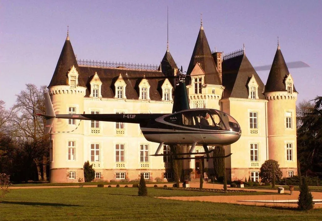 Château des Tesnières à Étrelles, photo 2