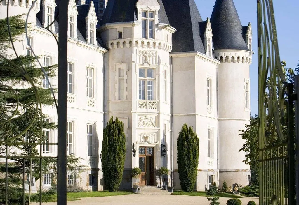 Château des Tesnières à Étrelles, photo 3