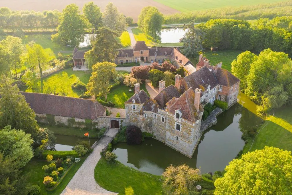 Château du Blanc Buisson, chambre ou suite de château à Saint-Agnan-de-Cernières