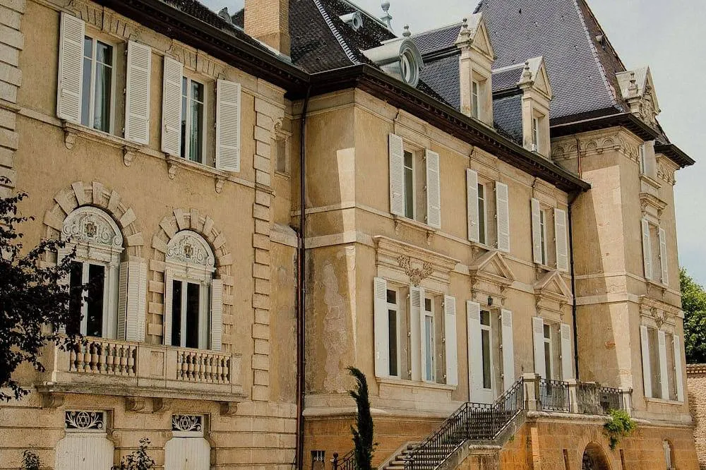 Château du Bost, château entier à Saint-Julien