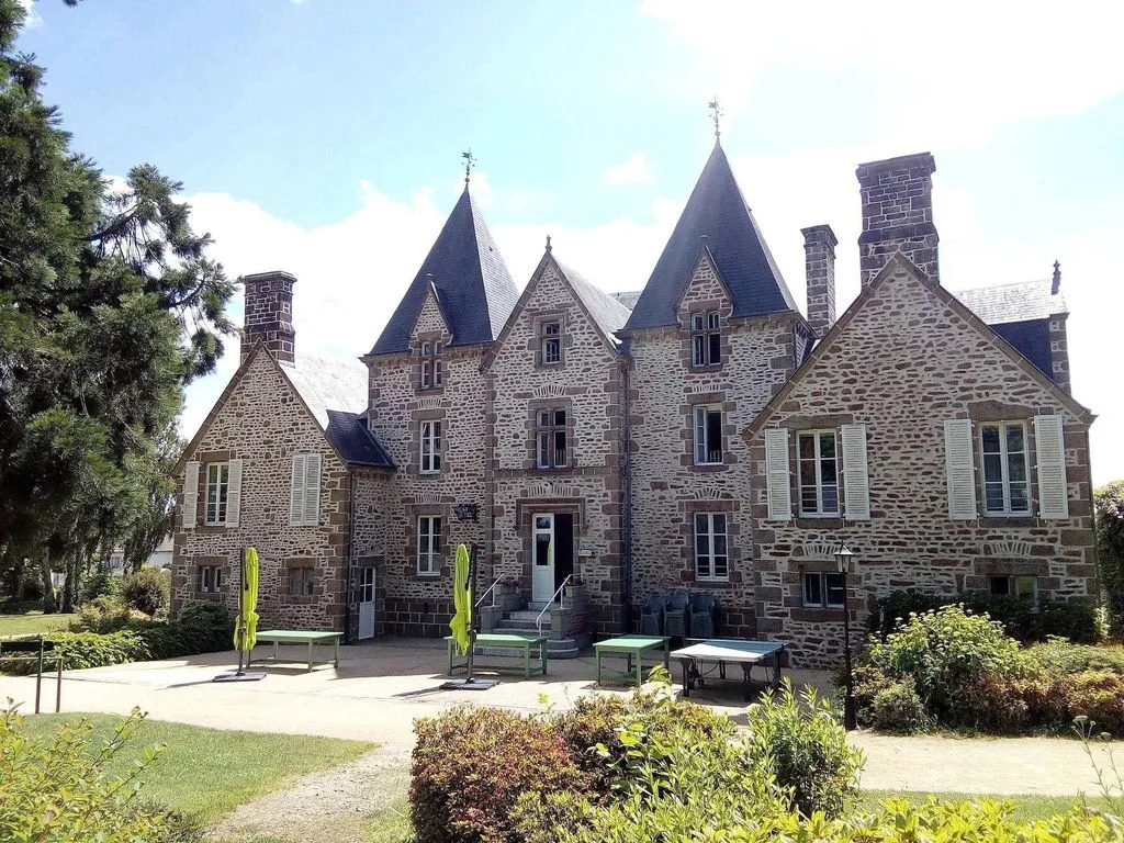 Château du Bourg, chambre ou suite de château à Saint-Denis-de-Gastines