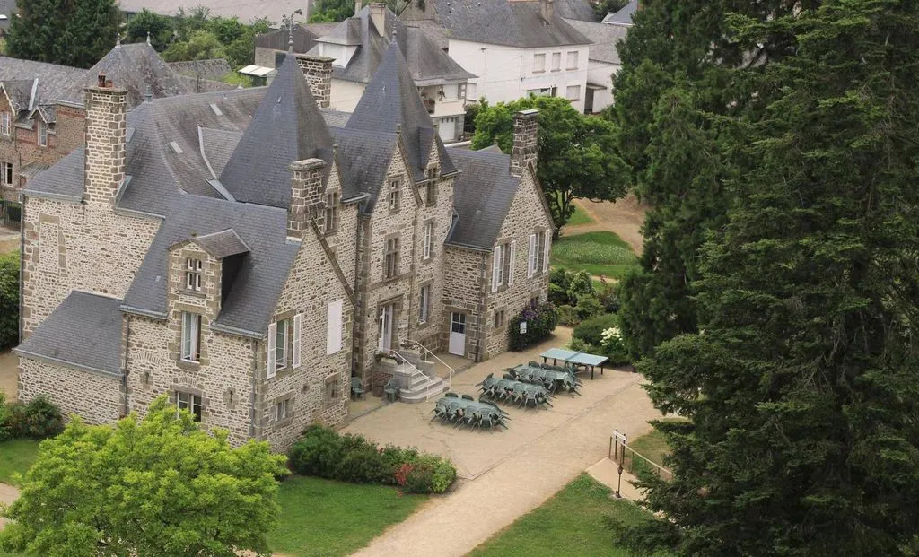 Château du Bourg à Saint-Denis-de-Gastines, photo 3