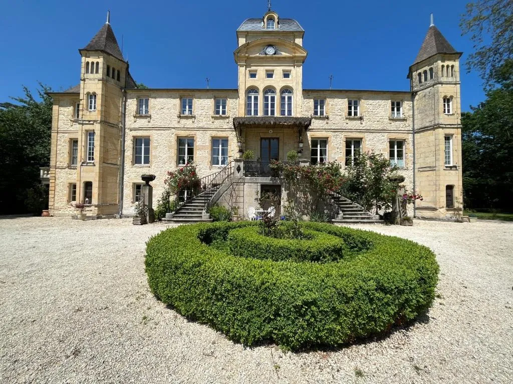 Château du Four de Vaux, chambre ou suite de château à Varennes-Vauzelles