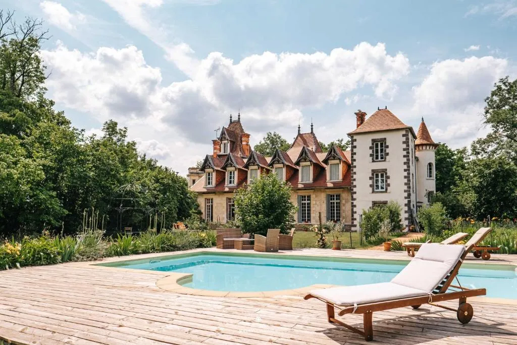 Château du Guérinet, chambre ou suite de château à Saint-Priest-Bramefant