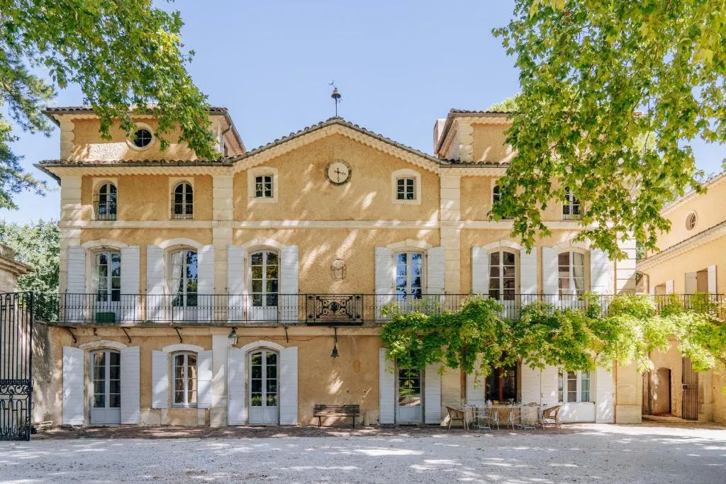 Château du Jonquier, château entier à Mazan