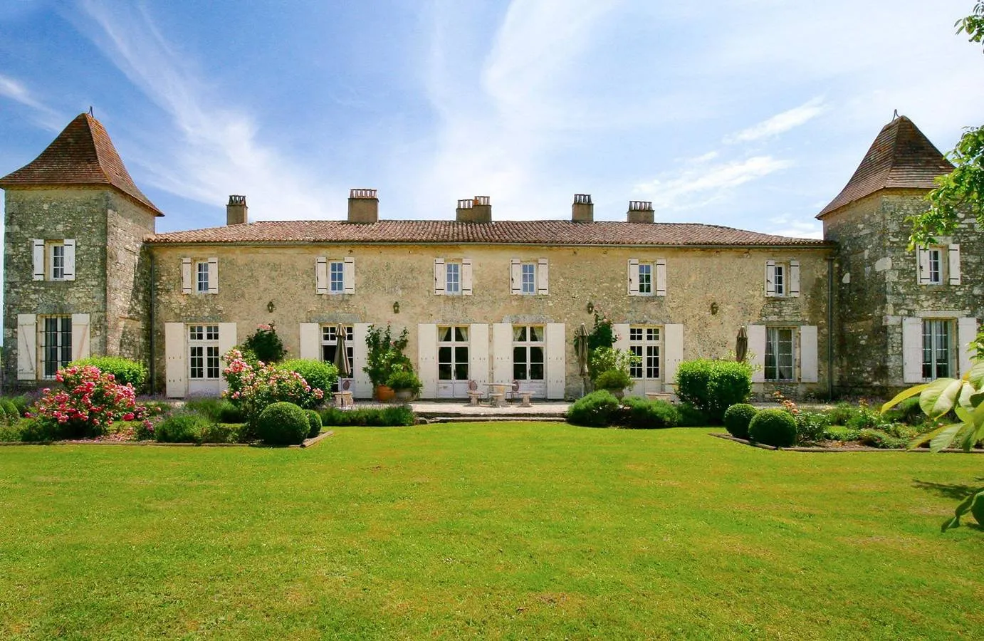 Château Duras, château entier à Riocaud