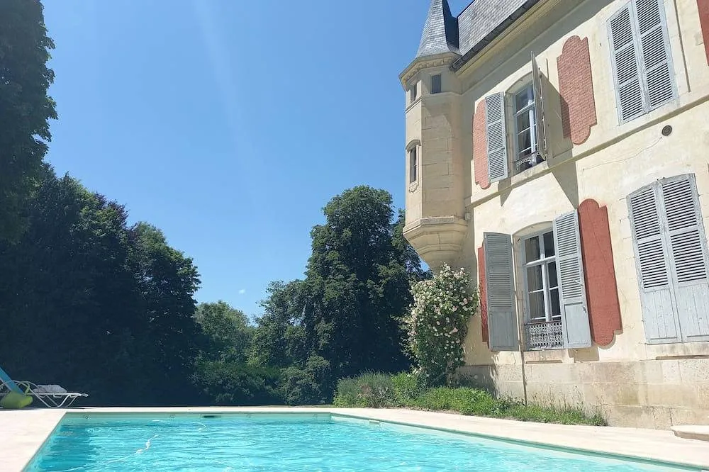 Château en Champagne de Mussy-sur-Seine, château entier à Mussy-sur-Seine