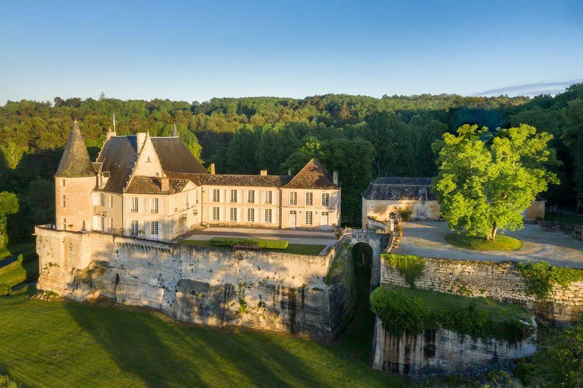 Château La Moinerie, château entier à Lamonzie-Montastruc