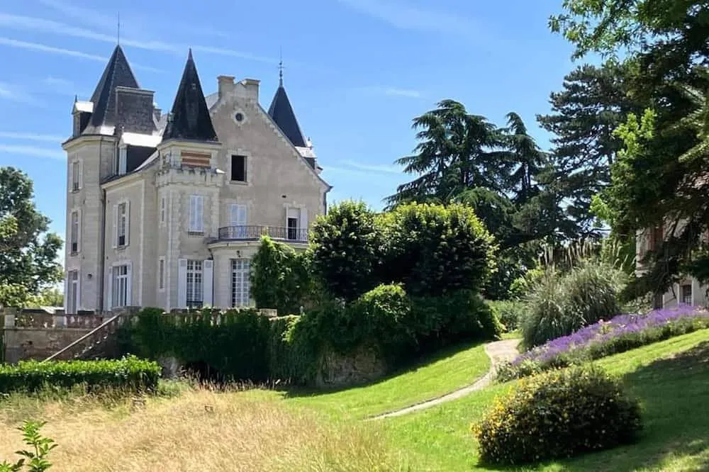 Château La Villaine, château entier à Esvres