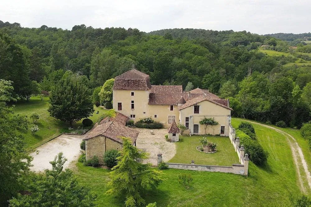 Château Le But, château entier à Léguillac-de-l'Auche