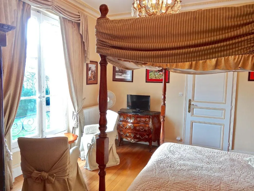 Château Les Vallées à Tournon-Saint-Pierre, photo 6
