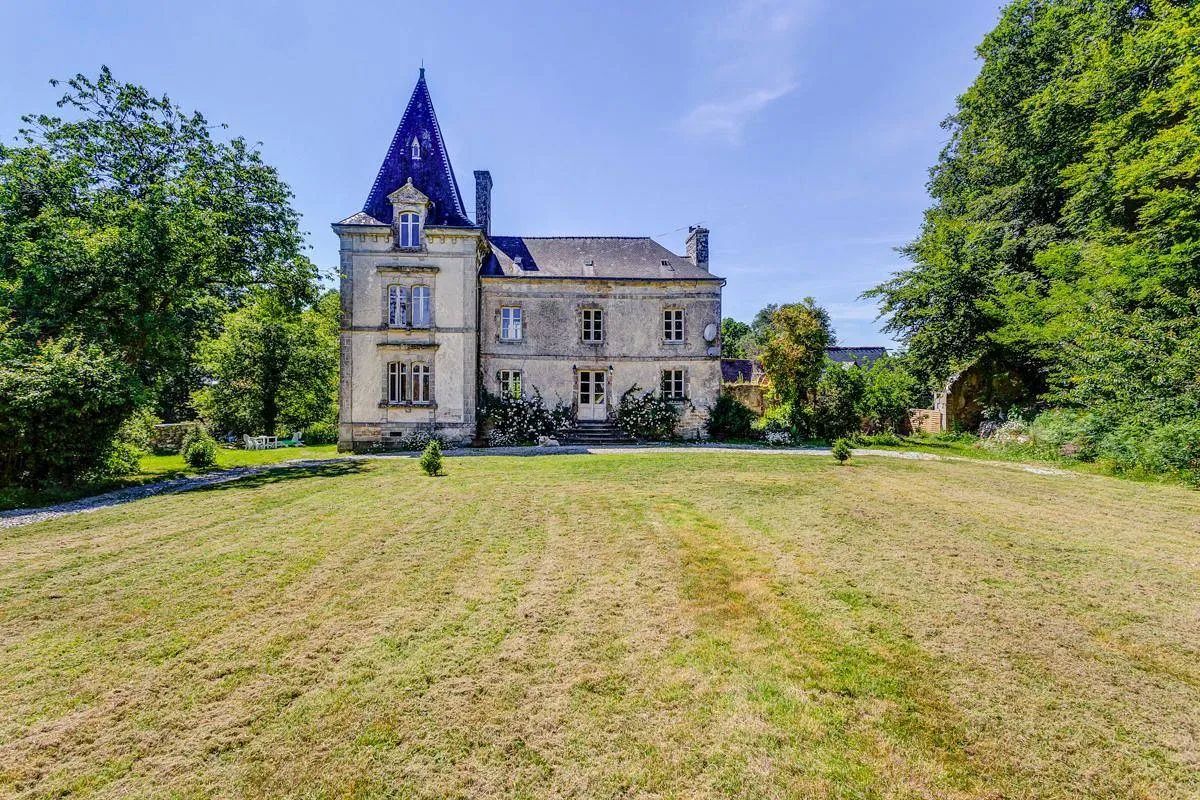 Château Lignol, château entier à Guémené-sur-Scorff