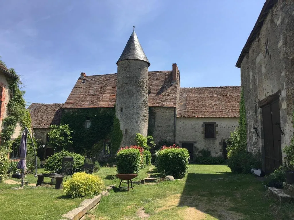 Château Mareuil à Brigueil-le-Chantre, photo 2
